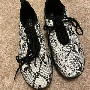 Forever Snakeskin Size 6 Shoes